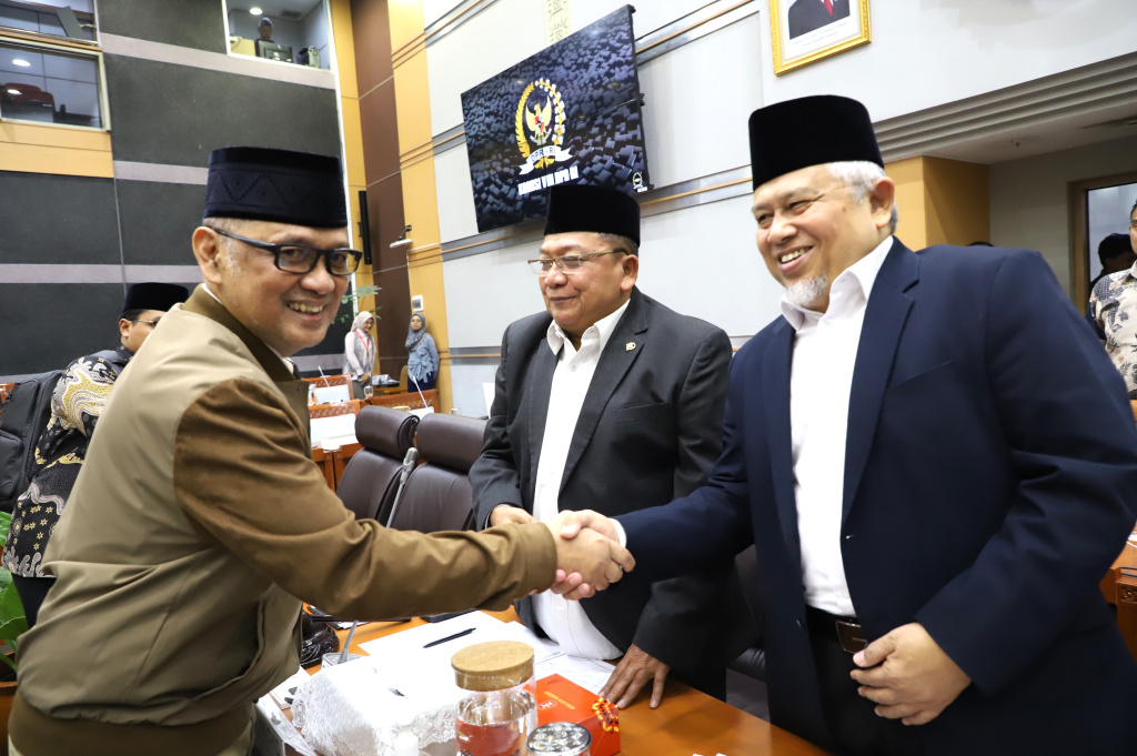 Komisi VIII DPR menggelar rapat kerja tertutup dengan Menteri Haji Mochamad Irfan Yusuf membahas persiapan penyelenggaraan Ibadah Haji 1447 H/2026 (Ashar/SinPo.id)