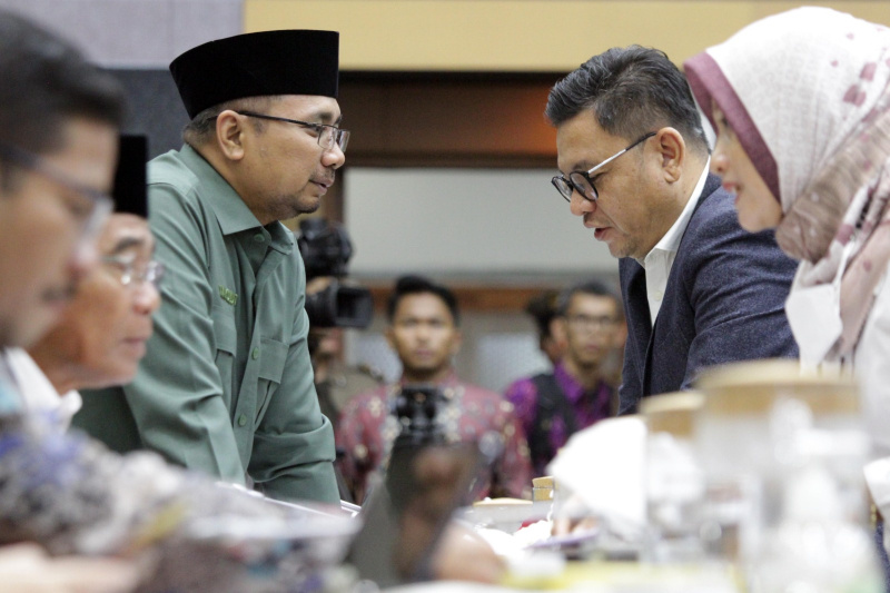 Komisi VIII DPR gelar raker dengan tiga menteri bahas Penyesuian Anggaran Tahun 2025 (Ashar/SinPo.id)