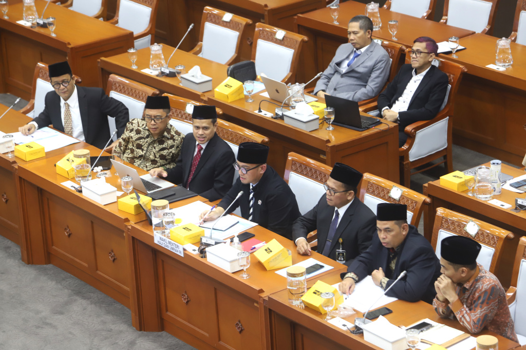 Komisi VIII DPR menggelar rapat kerja dengan Wakil Menteri Haji dan Umrah Dahnil Anzar Simanjuntak membahas pelaksanaan haji dan pembagian Kouta haji 2026 (Ashar/SinPo.id)