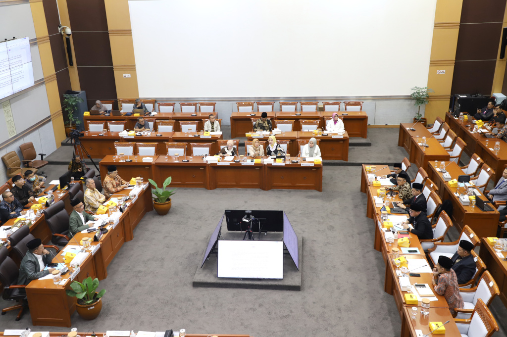 Komisi VIII DPR menggelar rapat kerja dengan Wakil Menteri Haji dan Umrah Dahnil Anzar Simanjuntak membahas pelaksanaan haji dan pembagian Kouta haji 2026 (Ashar/SinPo.id)