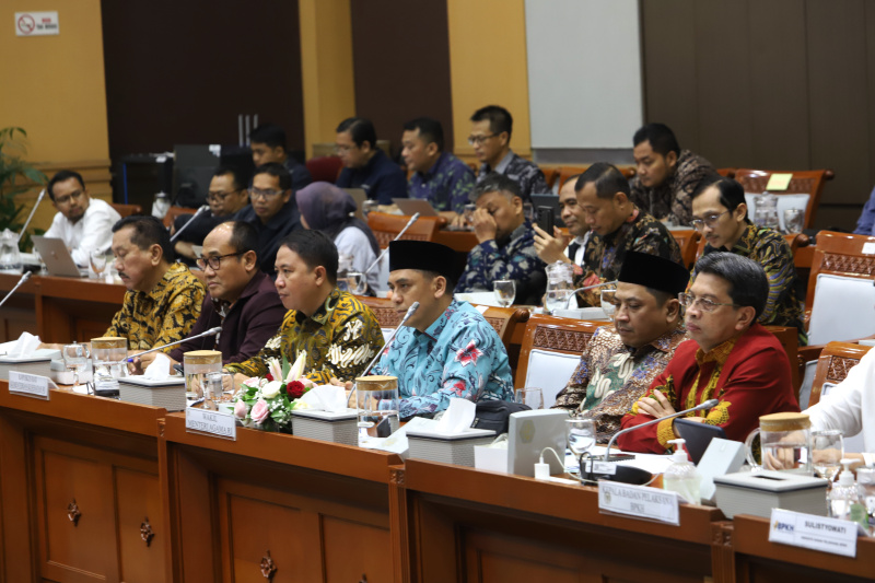 Komisi VIII DPR gelar raker dengan Wakil Menteri Haji Saiful Rahmat Dasuki membahas evaluasi penyelenggaraan ibadah Haji tahun 1445 H dan Laporan Keuangan Ibadah Haji Tahun 1445 H/2024 M (Ashar/SinPo.id)