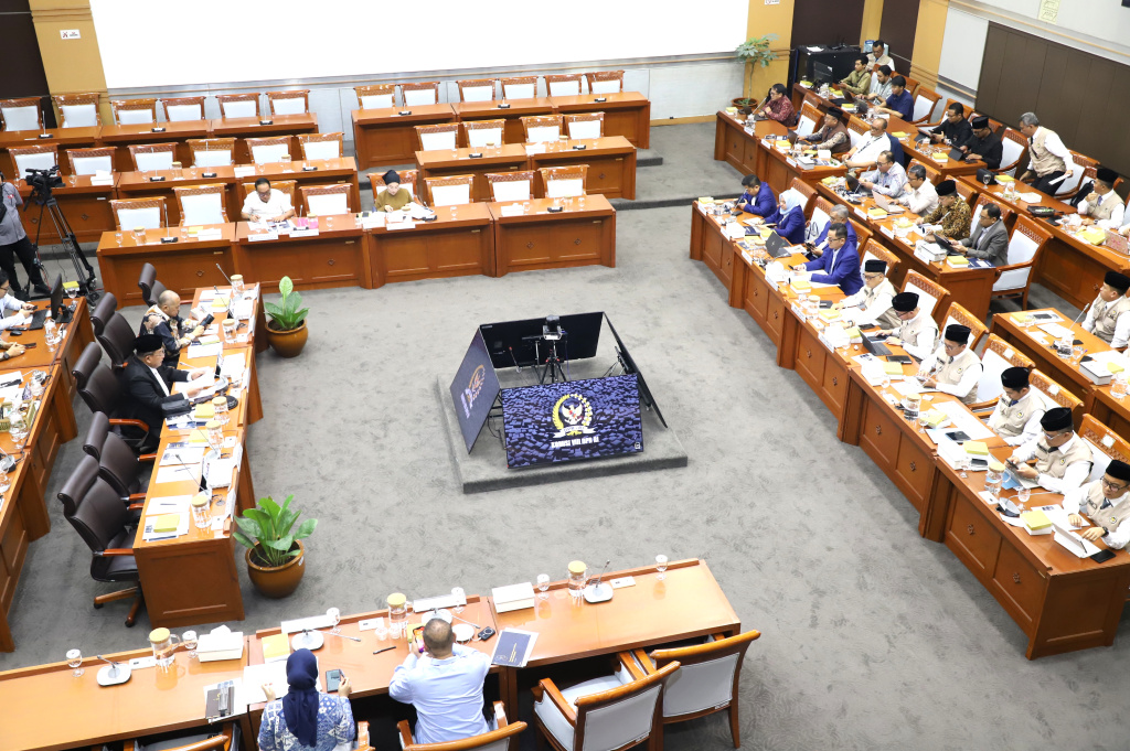 Komisi VIII DPR menggelar RDP dengan Menteri Haji dan Umrah Mochamad Irfan Yusuf membahas persiapan penyelenggaraan Ibadah Haji 1447 H/2026 (Ashar/SinPo.id)