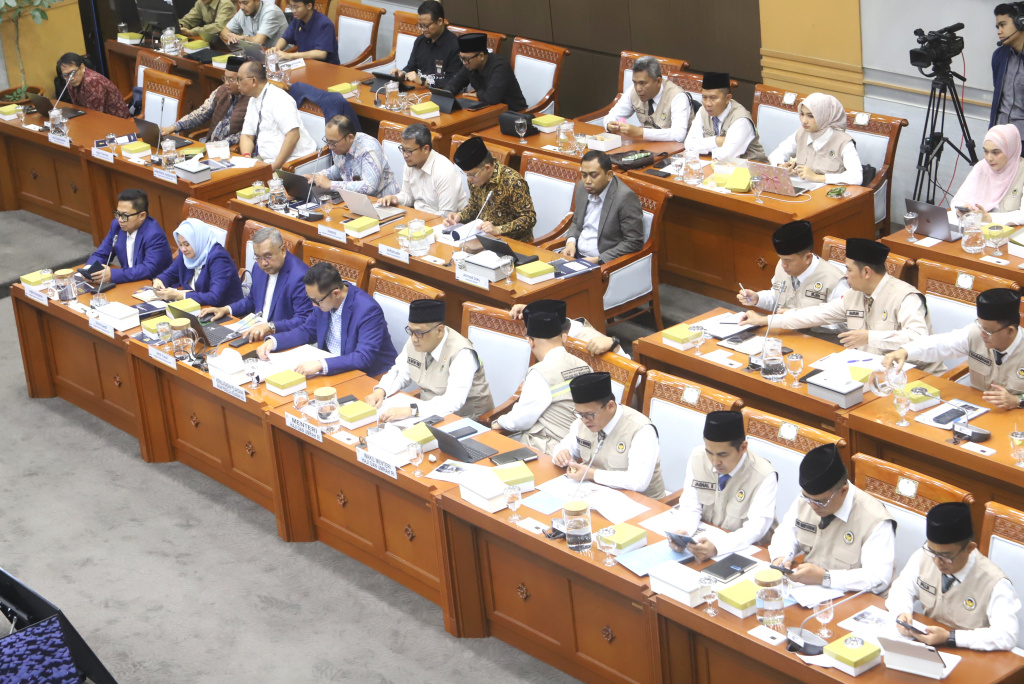 Komisi VIII DPR menggelar RDP dengan Menteri Haji dan Umrah Mochamad Irfan Yusuf membahas persiapan penyelenggaraan Ibadah Haji 1447 H/2026 (Ashar/SinPo.id)