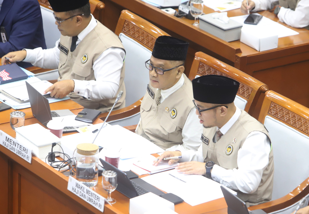 Komisi VIII DPR menggelar raker dengan Menteri Haji dan Umrah Mochamad rfan Yusuf membahas persiapan penyelenggaraan Ibadah haji 1447 H/2026 M (Ashar/SinPo.id)