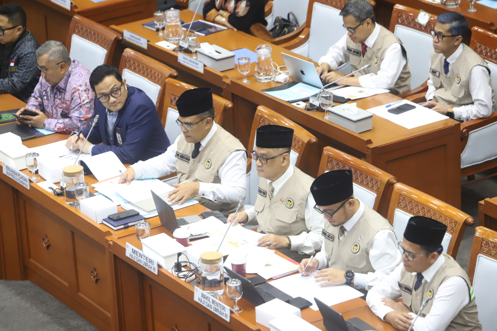 Komisi VIII DPR menggelar raker dengan Menteri Haji dan Umrah Mochamad rfan Yusuf membahas persiapan penyelenggaraan Ibadah haji 1447 H/2026 M (Ashar/SinPo.id)
