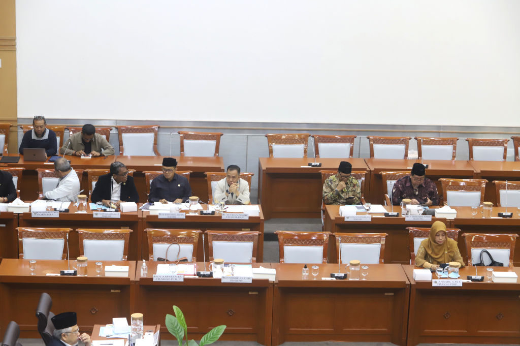 Komisi VIII DPR menggelar raker dengan Menteri Haji dan Umrah Mochamad rfan Yusuf membahas persiapan penyelenggaraan Ibadah haji 1447 H/2026 M (Ashar/SinPo.id)