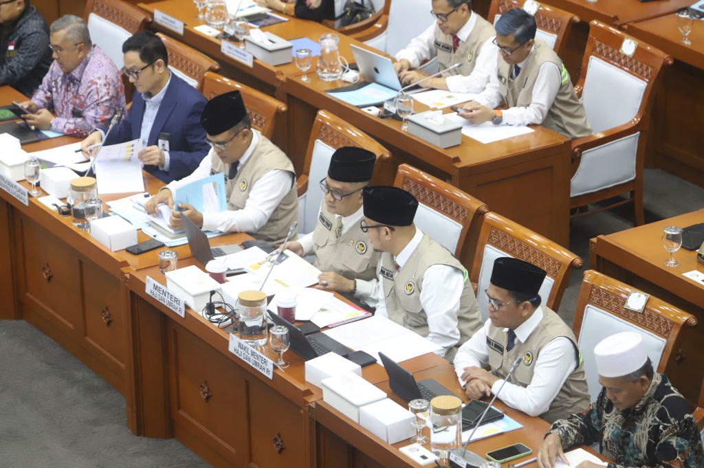 Komisi VIII DPR menggelar raker dengan Menteri Haji dan Umrah Mochamad rfan Yusuf membahas persiapan penyelenggaraan Ibadah haji 1447 H/2026 M (Ashar/SinPo.id)