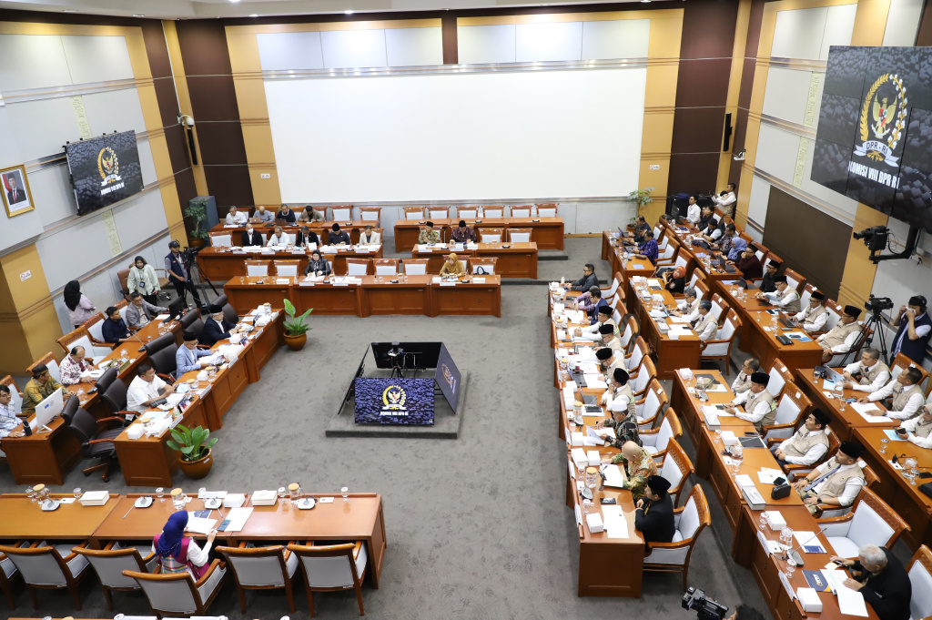 Komisi VIII DPR menggelar raker dengan Menteri Haji dan Umrah Mochamad rfan Yusuf membahas persiapan penyelenggaraan Ibadah haji 1447 H/2026 M (Ashar/SinPo.id)