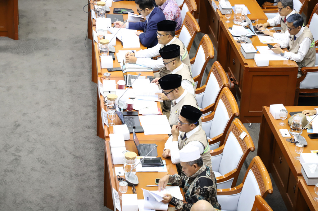 Komisi VIII DPR menggelar raker dengan Menteri Haji dan Umrah Mochamad rfan Yusuf membahas persiapan penyelenggaraan Ibadah haji 1447 H/2026 M (Ashar/SinPo.id)