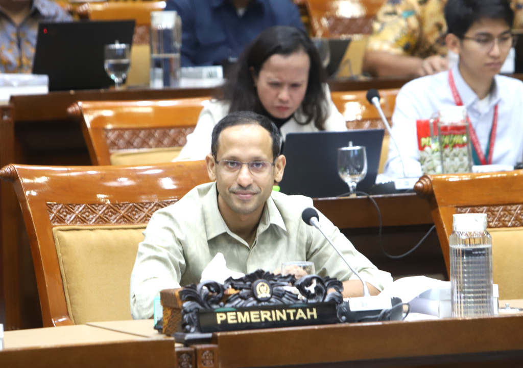 Komisi X DPR gelar raker dengan Mendikbudristek Nadiem Makarim membahas Anggaran Kemendikbudristek Tahun 2025 (Ashar/SinPo.id)