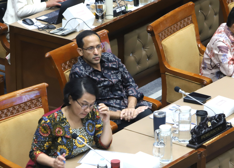 Komisi X DPR gelar raker dengan Mendikbudristek Nadiem Makarim membahas Anggaran 2025 (Ashar/SinPo.id)