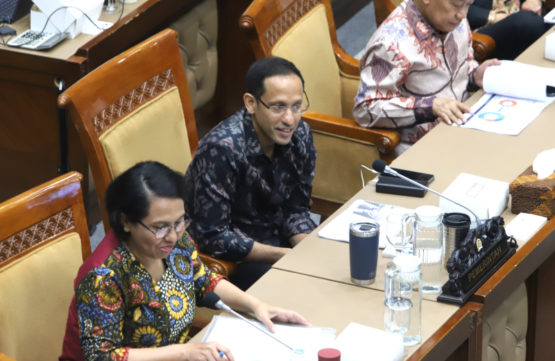 Komisi X DPR gelar raker dengan Mendikbudristek Nadiem Makarim membahas Anggaran 2025 (Ashar/SinPo.id)
