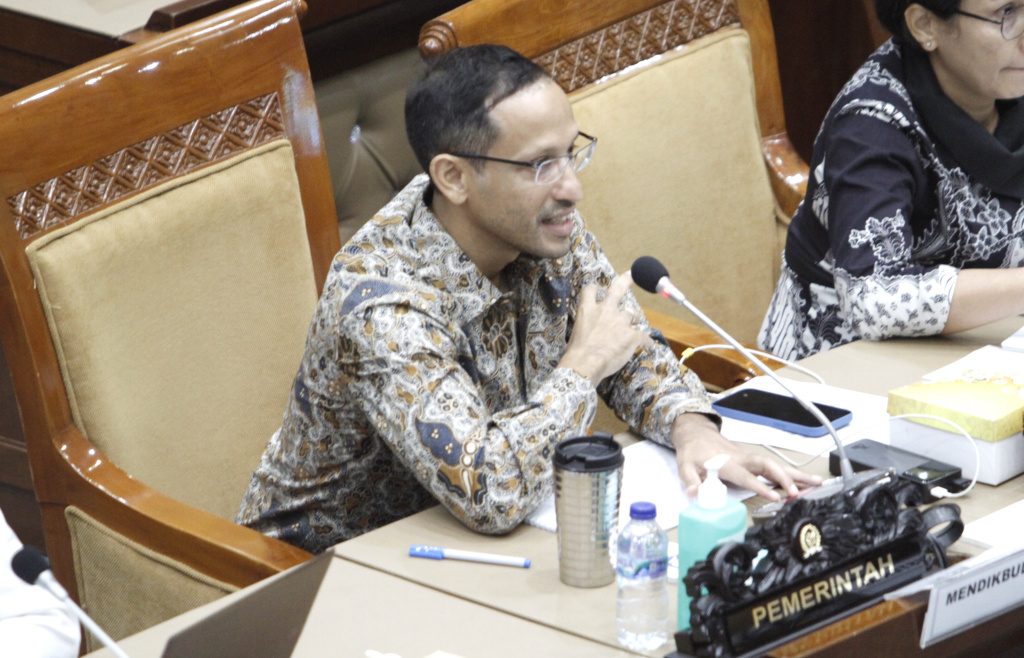 Komisi X DPR gelar raker bersama Mendikbudristek Nadiem Makarim bahas persiapan pemerintah guru PPPK (Ashar/SinPo.id)