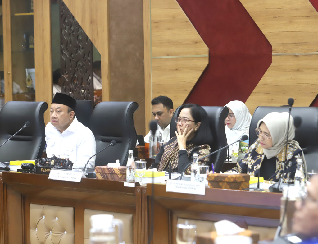 Komisi X DPR menggelar raker dengan Mendiktisaintek Brian Yuliarto membahas Evaluasi SPMB dan Program Studi (Prodi), (Ashar/SinPo.id)