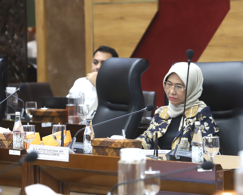 Komisi X DPR gelar raker dengan Menpora Erick Thohir membahas program Presiden untuk memberikan fasilitas kepada atlet Indonesia yang terbaik (Ashar/SinPo.id)