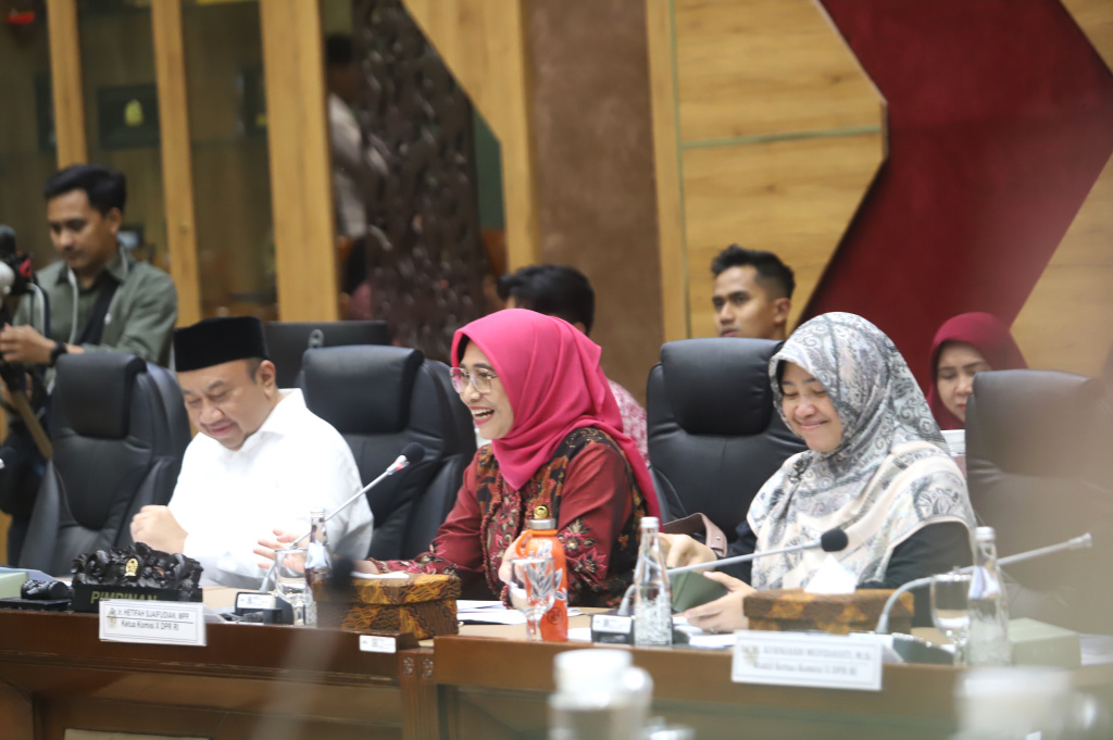 Komisi X DPR menggelar raker dengan Menpora Erick Thohir membahas program kerja (Ashar/SinPo.id)