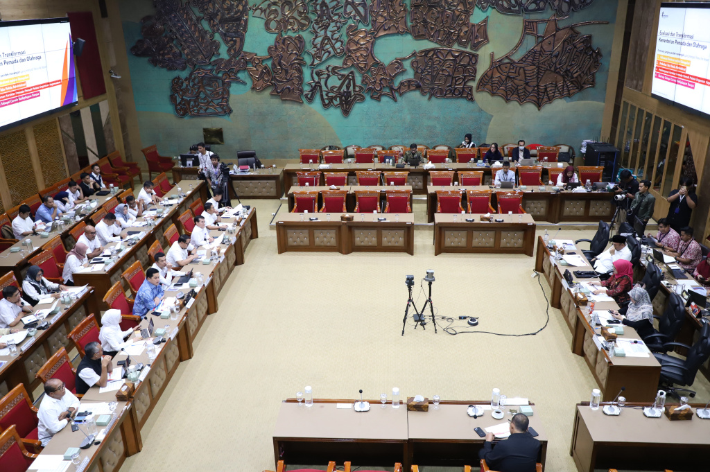 Komisi X DPR menggelar raker dengan Menpora Erick Thohir membahas program kerja (Ashar/SinPo.id)