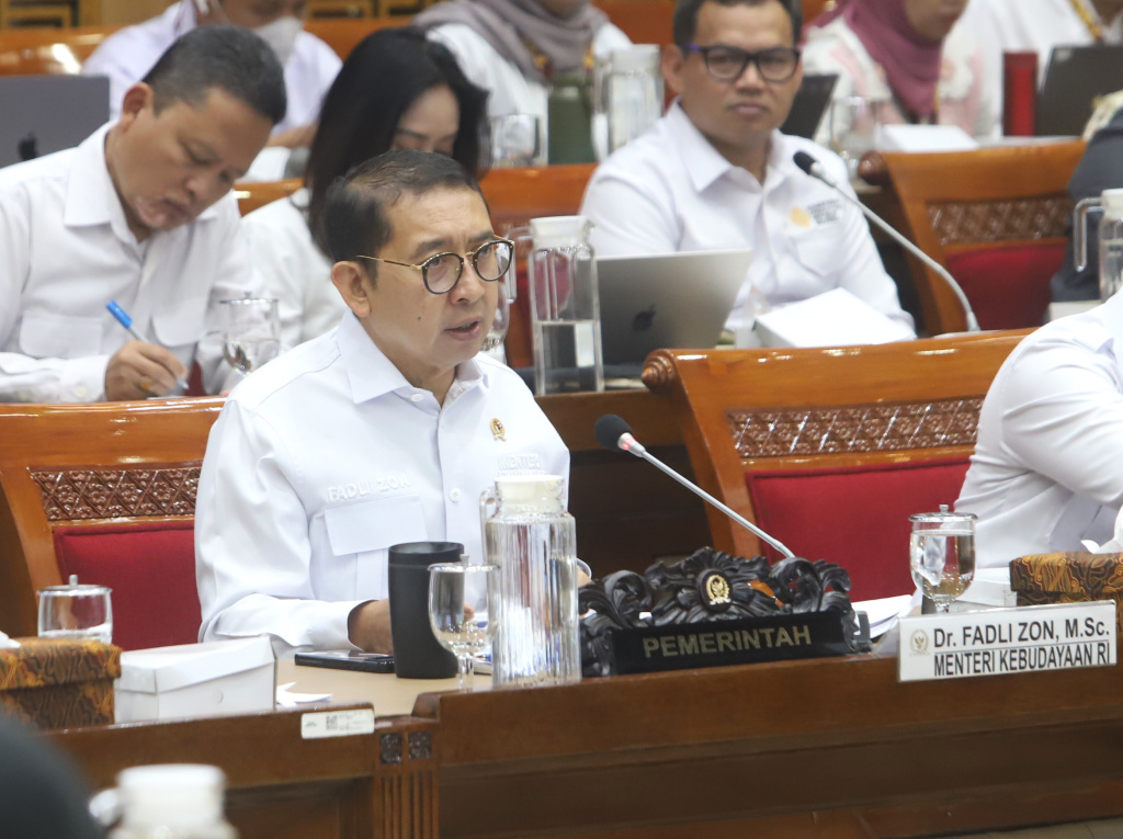 Komisi X DPR menggelar raker dengan Menteri Kebudayaan Fadli Zon membahas buku sejarah Indonesia (Ashar/SinPo.id)