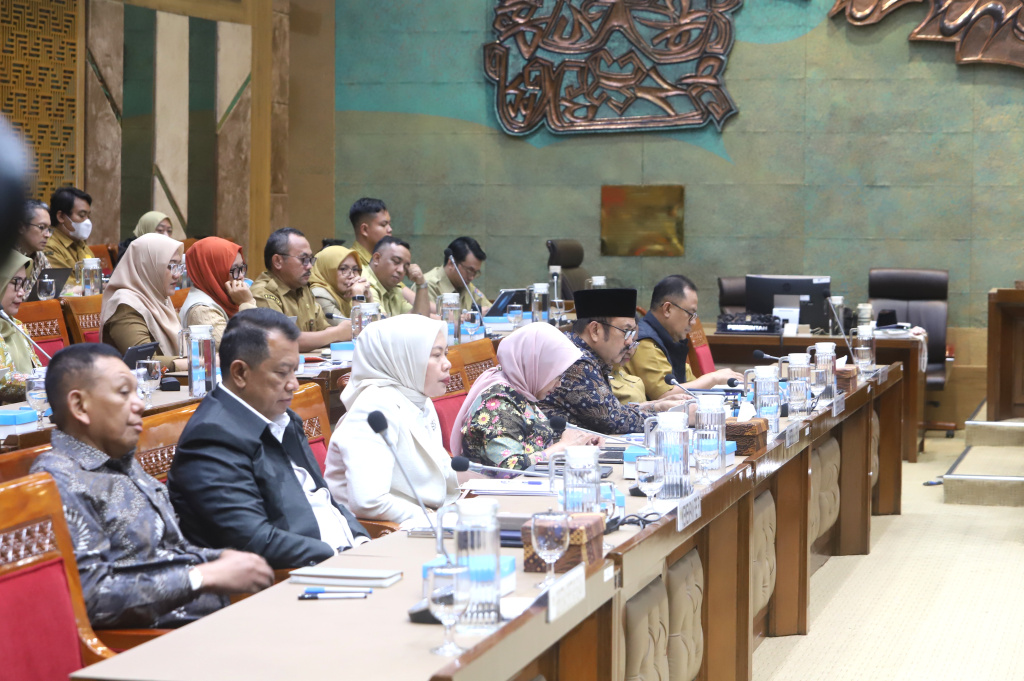 Komisi X DPR menggelar Raker dengan Menteri Bappenas membahas RUU Statistik (Ashar/SinPo.id)