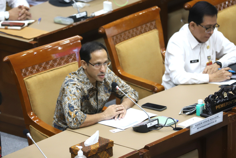 Komisi X DPR gelar raker dengan Mendikbudristek Nadiem Makarim membahasa RUU tentang Bahasa Daerah (Ashar/SinPo.id)