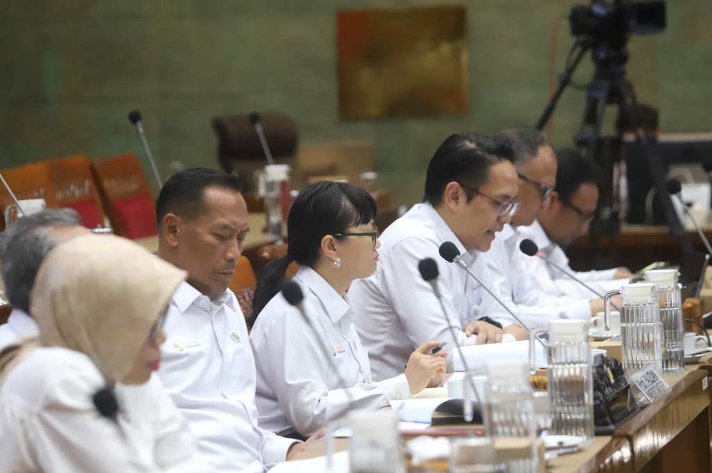 Komisi X DPR menggelar raker dengan Mendiktiristek membahasPenjelasan mengenai pemerataan dampak bencana pada pendidikan dan langkah-langkah yang sedang dan akan dilakakukan (Ashar/SinPo.id)