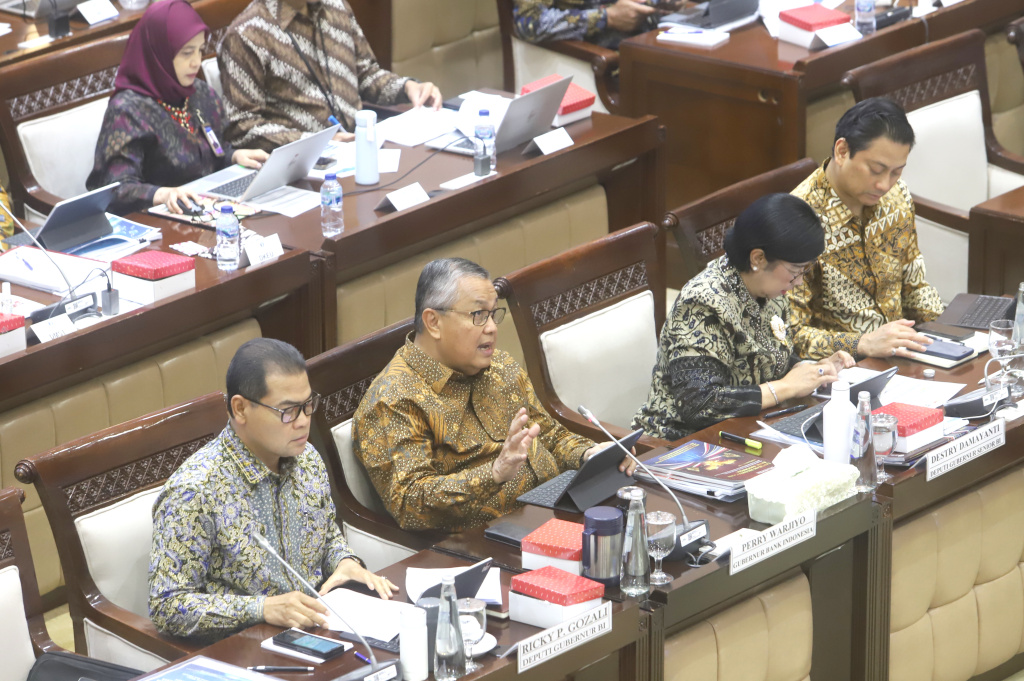 Komisi XI DPR menggelar raker dengan Gubernur Bank Indonesia Perry Warjiyo membahas Laporan Kinerja Bank Indonesia Tahun 2025 (Ashar/SinPo.id)