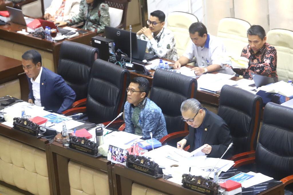 Komisi XI DPR menggelar raker dengan Gubernur Bank Indonesia Perry Warjiyo membahas Laporan Kinerja Bank Indonesia Tahun 2025 (Ashar/SinPo.id)
