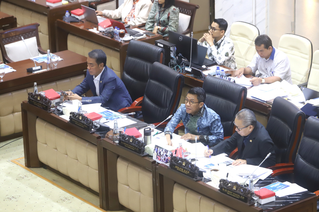 Komisi XI DPR menggelar raker dengan Gubernur Bank Indonesia Perry Warjiyo membahas Laporan Kinerja Bank Indonesia Tahun 2025 (Ashar/SinPo.id)