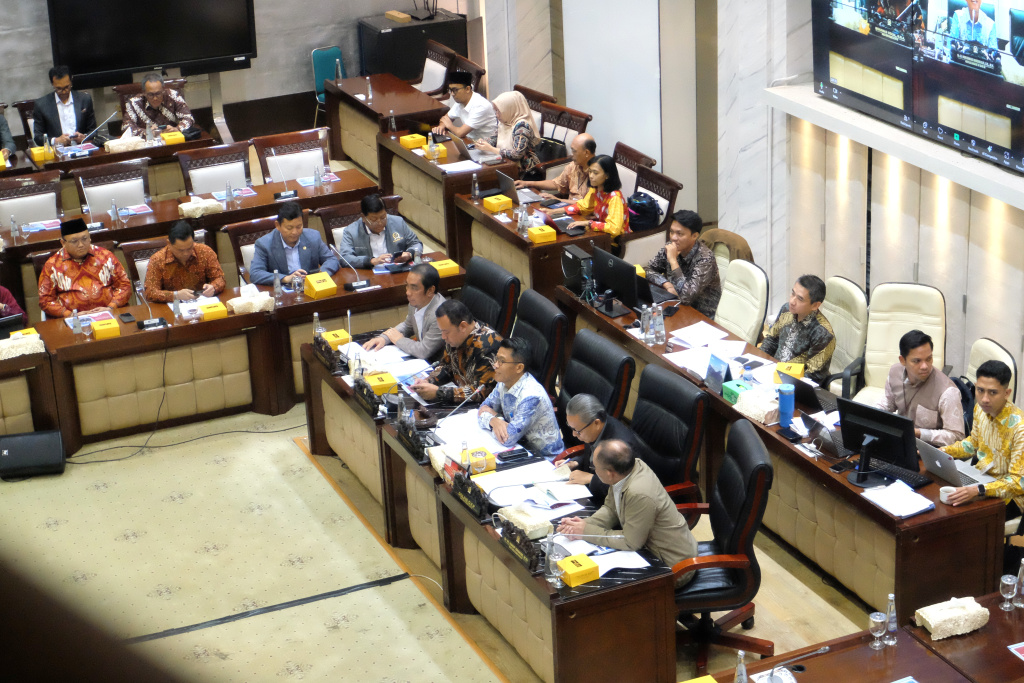 Komisi XI DPR menggelar raker dengan Menkeu Purbaya Yudhi Sadewa membahas RKA TA 2026 (Ashar/SinPo.id)