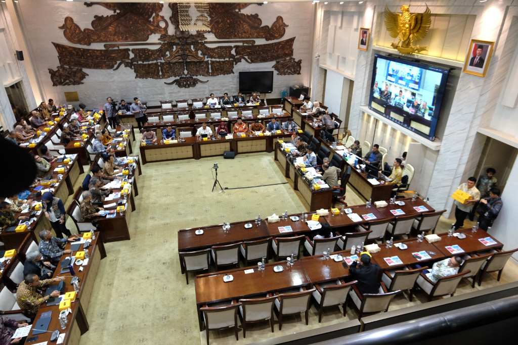 Komisi XI DPR menggelar raker dengan Menkeu Purbaya Yudhi Sadewa membahas RKA TA 2026 (Ashar/SinPo.id)