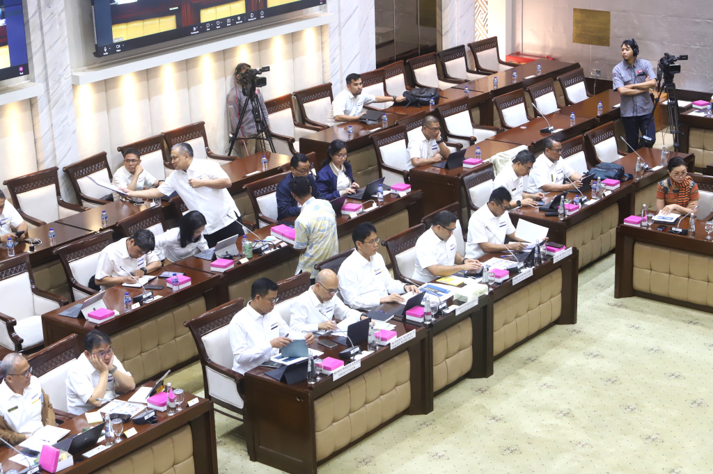 Komisi XI DPR menggelar raker dengan Menteri Keuangan (Menkeu) Purbaya Yudhi Sadewa membahas Kinerja Penerimaan Negara Triwulan I TA 2026 (Ashar/SinPo.id)