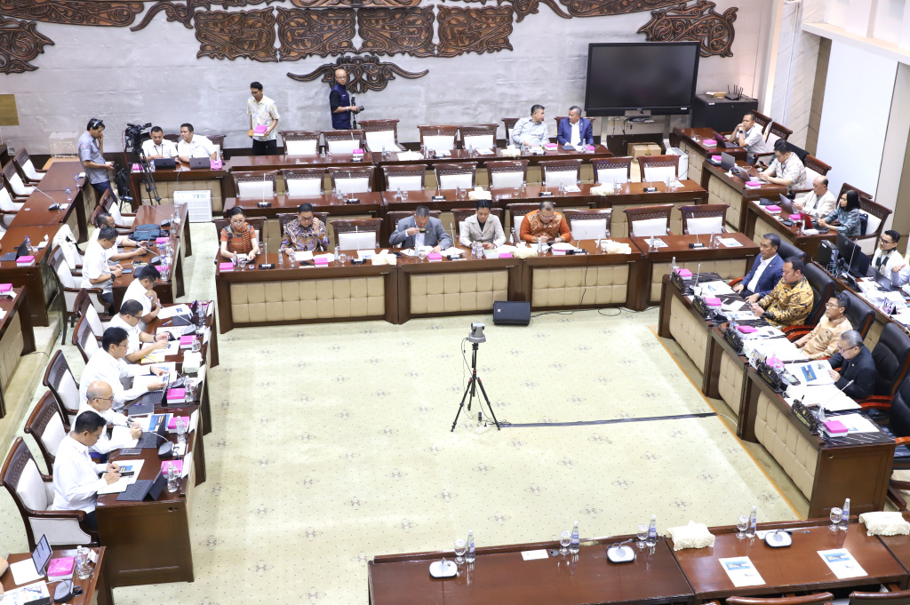 Komisi XI DPR menggelar raker dengan Menteri Keuangan (Menkeu) Purbaya Yudhi Sadewa membahas Kinerja Penerimaan Negara Triwulan I TA 2026 (Ashar/SinPo.id)