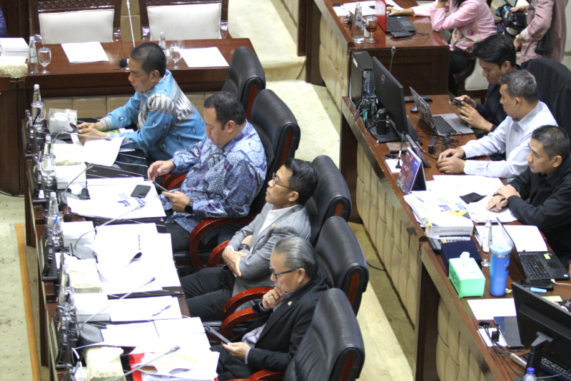 Komisi XI DPR Gelar Raker dengan Menkeu Purbaya Yudhi Sadewa membahas kinerja ekonomi dalam Triwulan III (Ashar/SinPo.id)