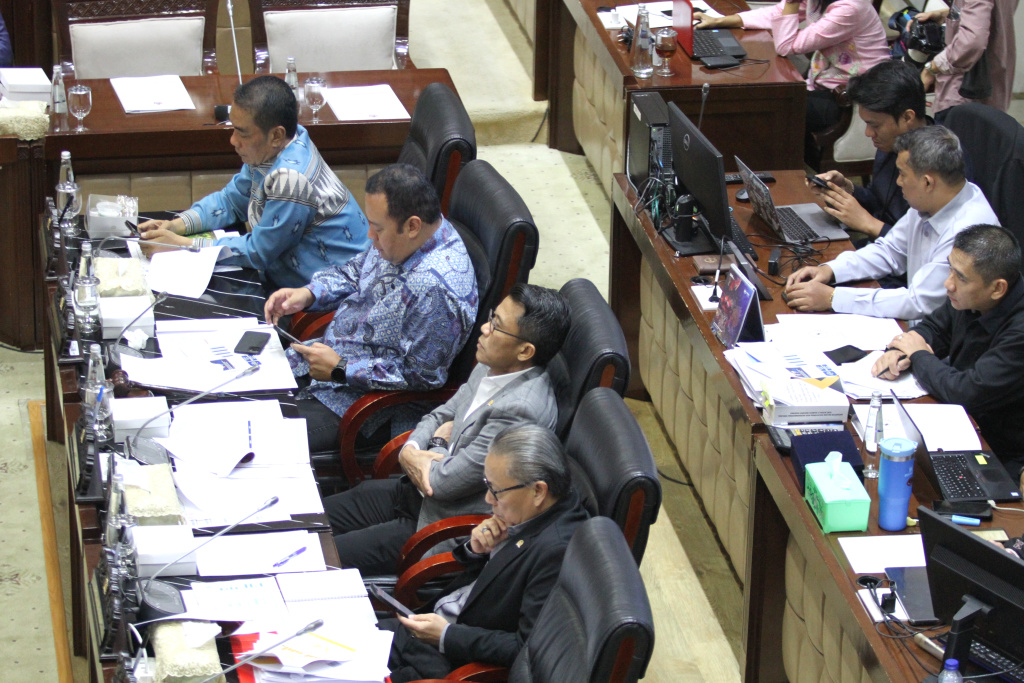 Komisi XI DPR Gelar Raker dengan Menkeu Purbaya Yudhi Sadewa membahas kinerja ekonomi dalam Triwulan III (Ashar/SinPo.id)