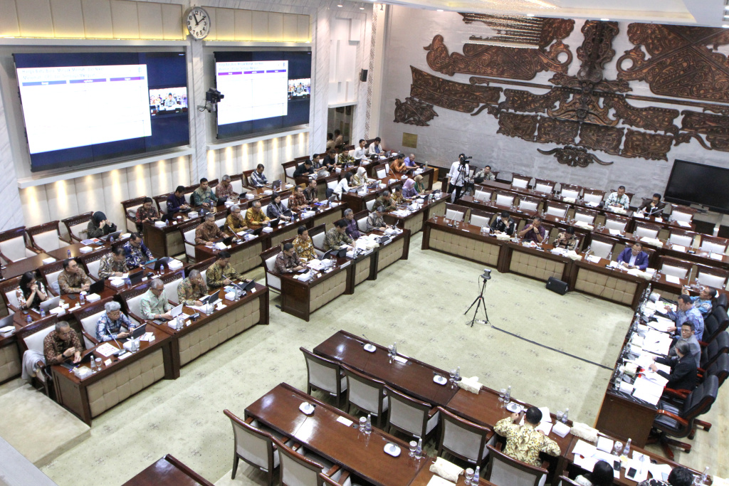 Komisi XI DPR Gelar Raker dengan Menkeu Purbaya Yudhi Sadewa membahas kinerja ekonomi dalam Triwulan III (Ashar/SinPo.id)