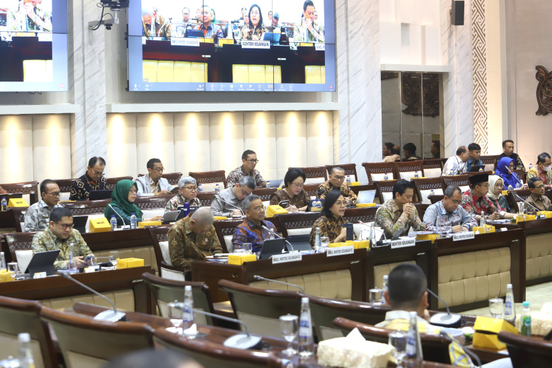 Komisi XI DPR menggelar raker dengan Menkeu Sri Mulyani membahas laporan keuangan LKPP Kemenkeu TA 2024 (Ashar/SinPo.id)