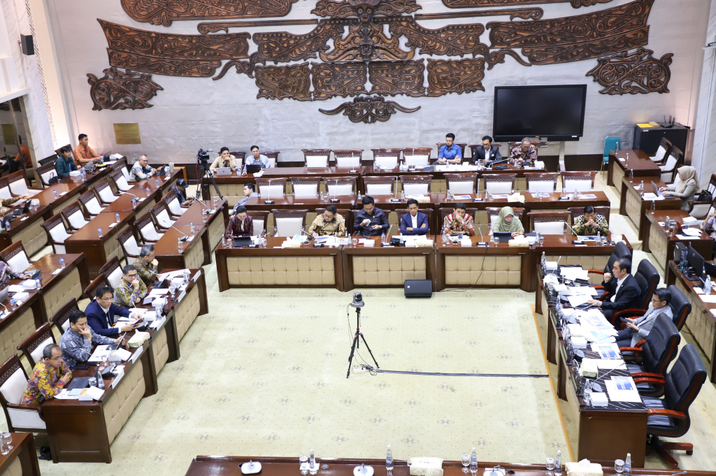 Komisi XI DPR menggelar raker dengan Menkeu Purbaya Yudhi Sadewa membahas Subsidi Energi (Ashar/SinPo.id)