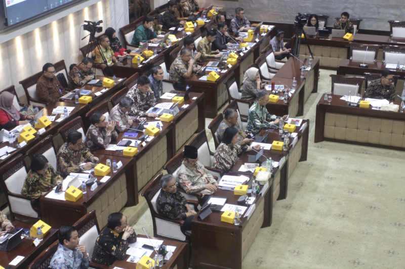 Komisi XI gelar raker dengan Menkeu Sri Mulyani membahas RUU APBN 2026 (Ashar/SinPo.id)