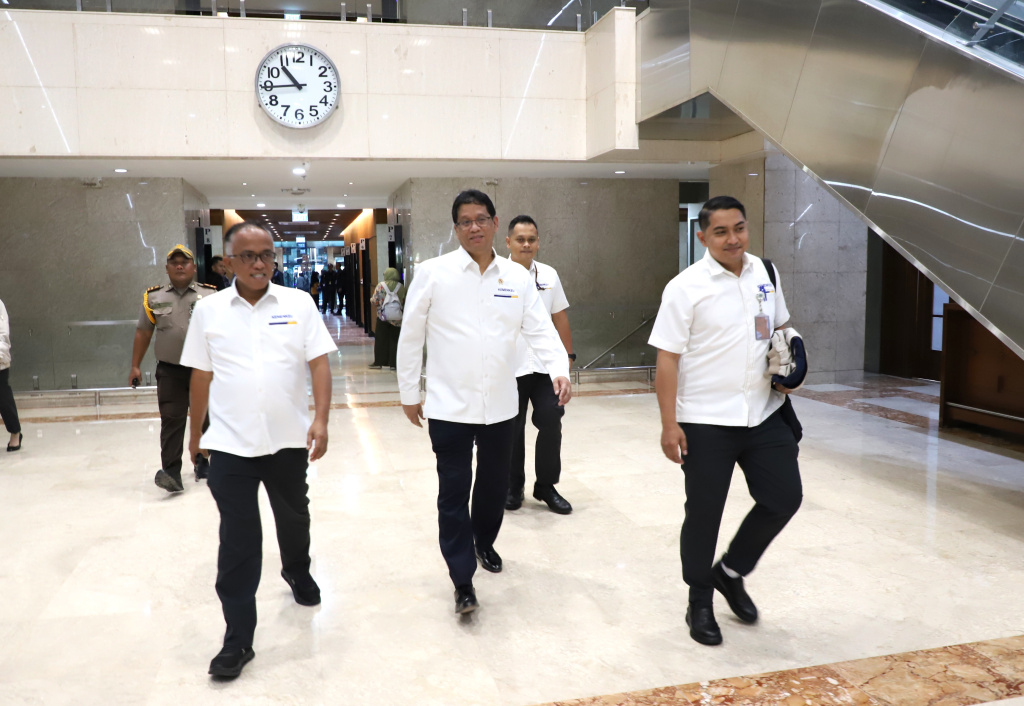 Komisi XI DPR menggelar raker dengan Menkeu Purbaya Yudhi Sadewa dan Dirjen Bea dan Cukai Djaka Budi Utama membahas pengaturan dan pengawasan Bea keluar (Ashar/SinPo.id)