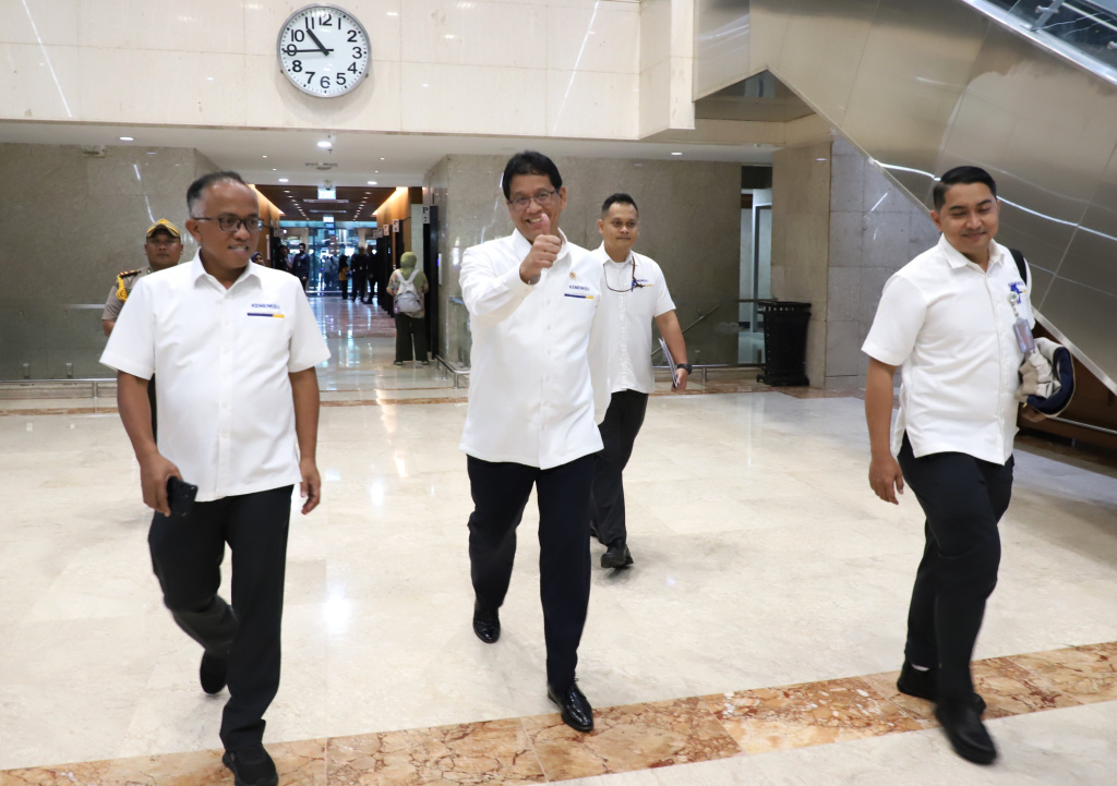 Komisi XI DPR menggelar raker dengan Menkeu Purbaya Yudhi Sadewa dan Dirjen Bea dan Cukai Djaka Budi Utama membahas pengaturan dan pengawasan Bea keluar (Ashar/SinPo.id)