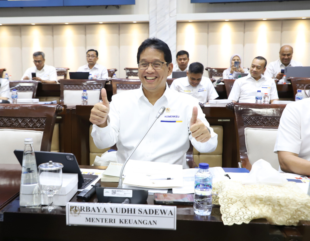 Komisi XI DPR menggelar raker dengan Menkeu Purbaya Yudhi Sadewa dan Dirjen Bea dan Cukai Djaka Budi Utama membahas pengaturan dan pengawasan Bea keluar (Ashar/SinPo.id)