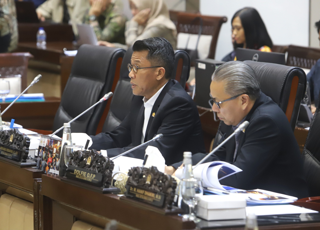 Komisi XI DPR menggelar raker dengan Menkeu Purbaya Yudhi Sadewa dan Dirjen Bea dan Cukai Djaka Budi Utama membahas pengaturan dan pengawasan Bea keluar (Ashar/SinPo.id)