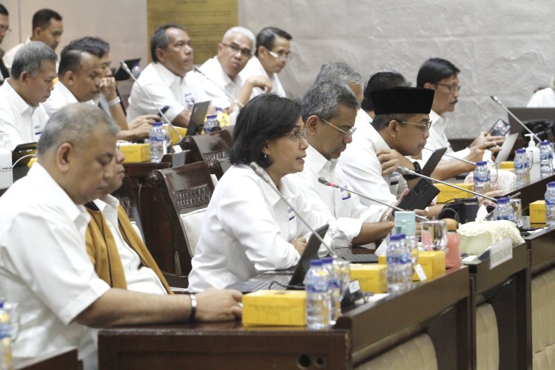 Komisi XI DPR gelar raker dengan Menkeu Sri Mulyani membahas RUU APBN 2024 (Ashar/SinPo.id)