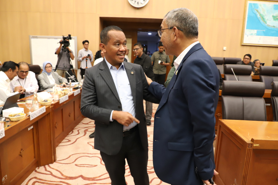 Komisi XII DPR menggelar raker dengan Menteri ESDM Bahlil Lahadalia membahas Rencana Program Strategis Tahun 2026 (Ashar/SinPo.id)