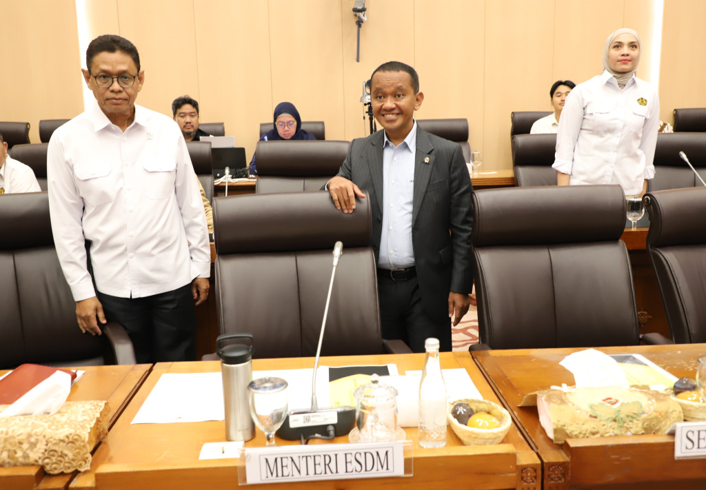 Komisi XII DPR menggelar raker dengan Menteri ESDM Bahlil Lahadalia membahas Rencana Program Strategis Tahun 2026 (Ashar/SinPo.id)