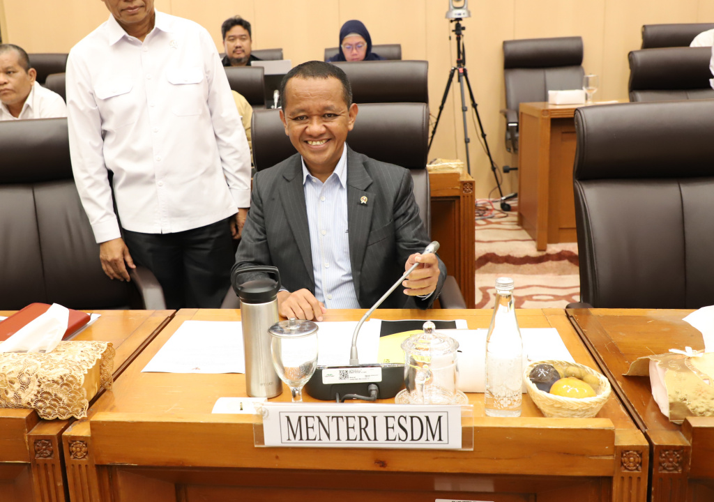 Komisi XII DPR menggelar raker dengan Menteri ESDM Bahlil Lahadalia membahas Rencana Program Strategis Tahun 2026 (Ashar/SinPo.id)