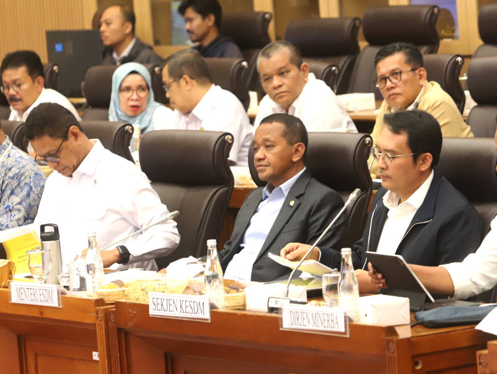 Komisi XII DPR menggelar raker dengan Menteri ESDM Bahlil Lahadalia membahas Rencana Program Strategis Tahun 2026 (Ashar/SinPo.id)