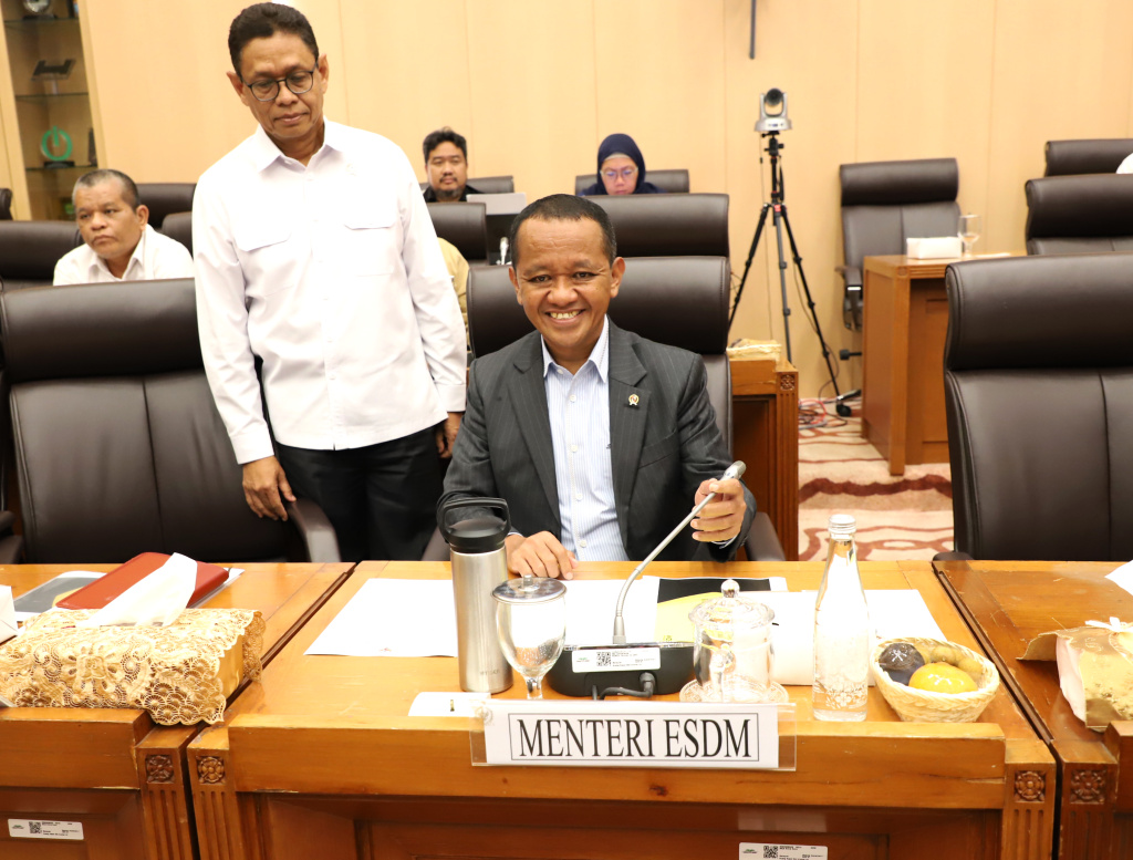 Komisi XII DPR menggelar raker dengan Menteri ESDM Bahlil Lahadalia membahas Rencana Program Strategis Tahun 2026 (Ashar/SinPo.id)