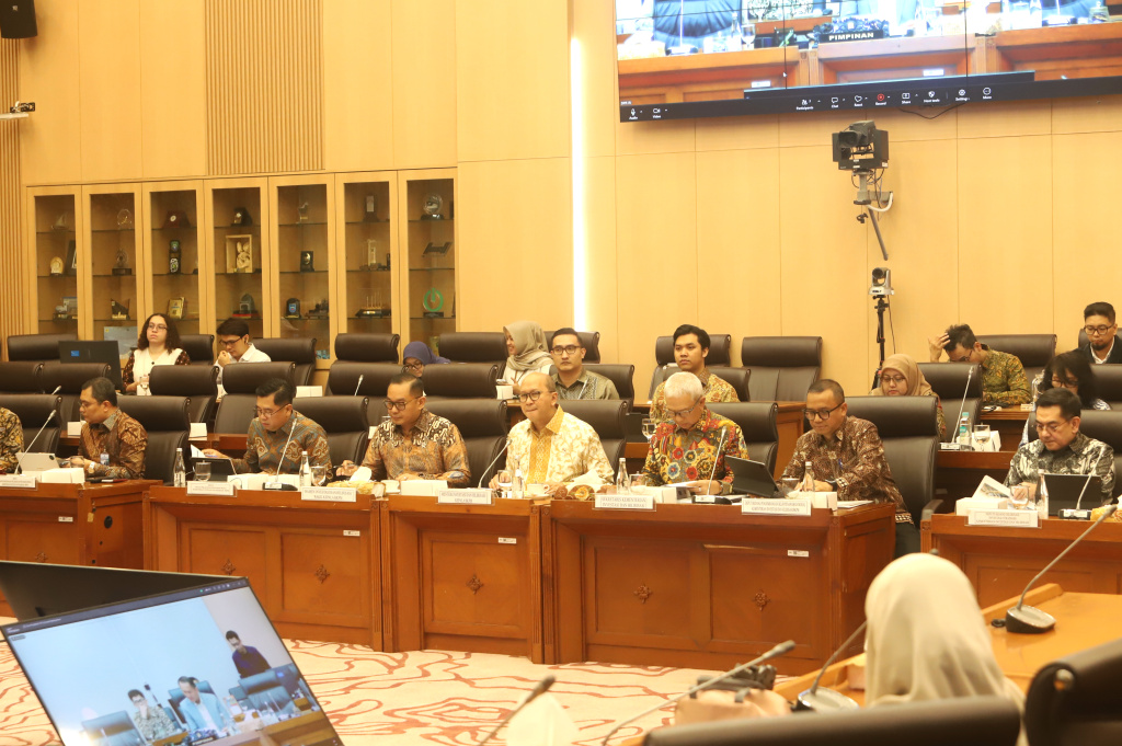 Komisi XII DPR gelar raker dengan Menteri Investasi dan Hilirisasi Rosan Roeslani membahas realisasi program kerja Triwulan I TA 2026 (Ashar/SinPo.id)
