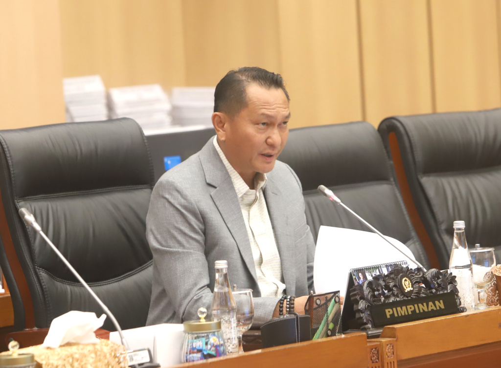 Komisi XII DPR gelar raker dengan Menteri Investasi dan Hilirisasi Rosan Roeslani membahas realisasi program kerja Triwulan I TA 2026 (Ashar/SinPo.id)